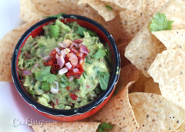 Love the guac served at Babalu Tapas & Tacos? Give this easy guacamole recipe a try! Ripe avocacos, sun-dried tomatoes and lime juice create fresh flavors.