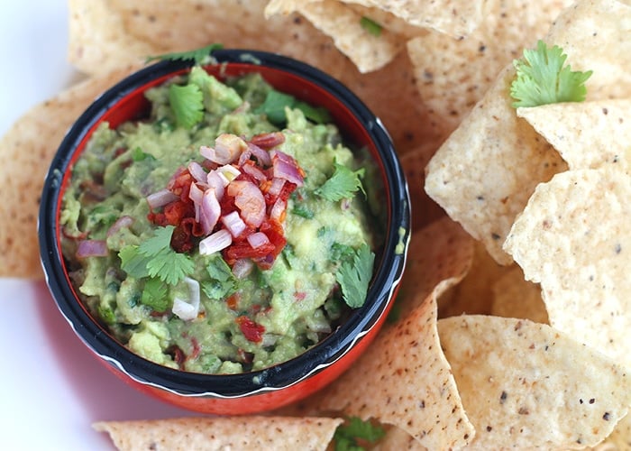 Love the guac served at Babalu Tapas & Tacos? Give this easy guacamole recipe a try! Ripe avocacos, sun-dried tomatoes and lime juice create fresh flavors.