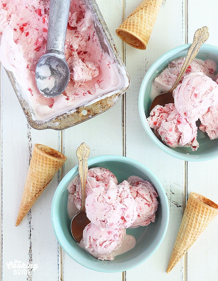 strawberry ice cream in light blue bowls on a white background