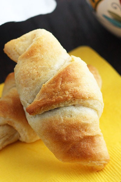 These crescent roll appetizers are stuffed with tender pulled pork and tangy BBQ sauce, then baked until golden brown and flaky. Serve them with a creamy, spicy homemade nacho cheese sauce dipping and you’ve got the perfect mouthful.
