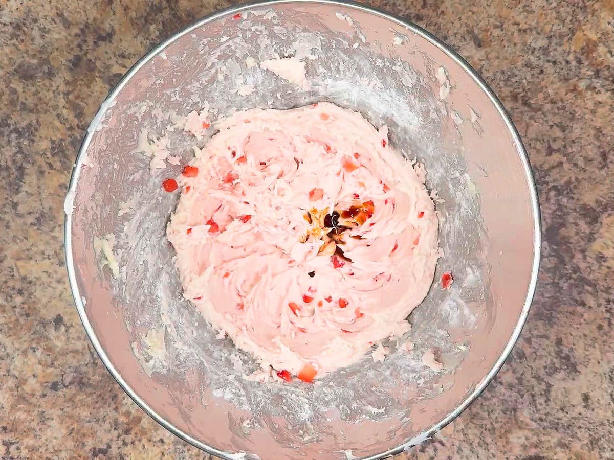 Vanilla added to the strawberry buttercream frosting.