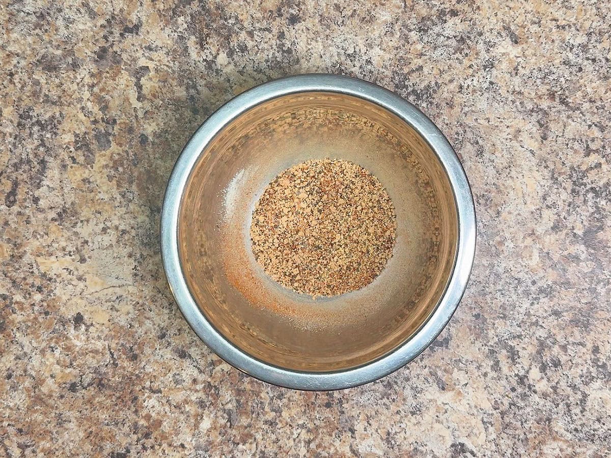 Blended chili rub ingredients in a small mixing bowl.