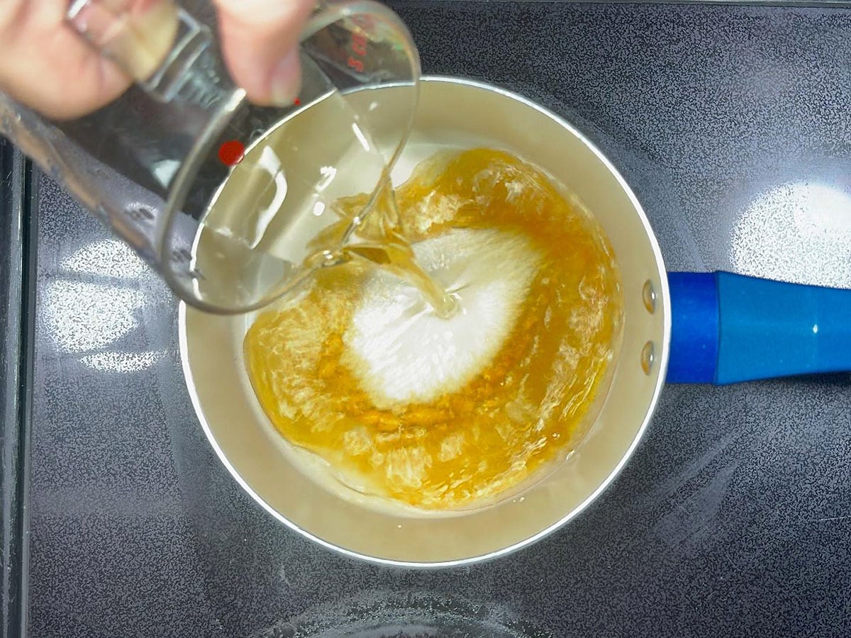 Apple cider vinegar, maple syrup and apple juice in a saucepan.